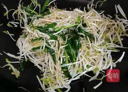 Illustration of how to make fried leeks with mung bean sprouts 3