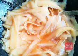 Illustration of how to make potato slices with tomato sauce 3