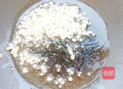 Illustration of how to make three shredded noodles with soy sauce 9