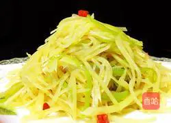 Illustration of how to make spicy and sour green pepper and potato shreds 16