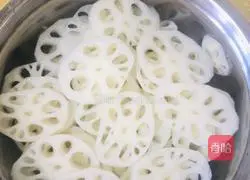 Illustration of how to make cold lotus root slices 5