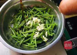 Illustration of how to cook sweet potato stems 7