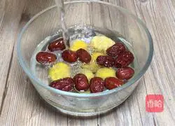 Illustration of how to make steamed pumpkin with red dates and chestnuts 1