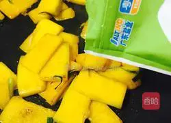 Illustration of how to make crispy pumpkin with scallion oil 7