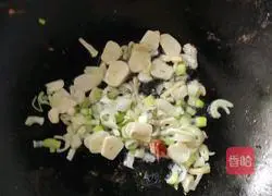 Illustration of how to make hand-shredded cabbage 1