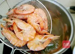 Illustration of how to make boiled shrimp 8