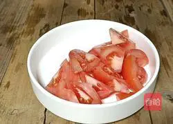 Illustration of how to make broccoli in tomato sauce 2