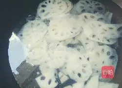 Illustration of home-style stir-fried lotus root slices 2