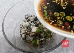 Illustration of how to pour juice on oysters 17