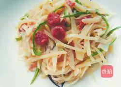 Illustration of how to make sausage-fried shredded potatoes 6