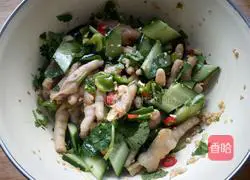 Illustration of how to make cold chicken feet 21