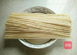 Illustration of how to make saliva cold noodles 3