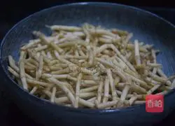 Illustration of how to make cold Houttuynia cordata 1