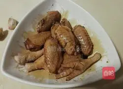Illustration of how to make braised chicken wings and chicken feet 4
