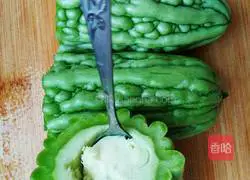 Illustration of how to make bitter melon and purple sweet potato rings 6