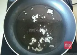 Illustration of making enoki mushrooms in oyster sauce 4