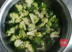 Illustration of how to make cold broccoli 4