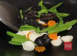 Illustration of how to stir-fry snow peas and vegetables 6