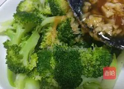 Illustration of how to make garlic broccoli 7