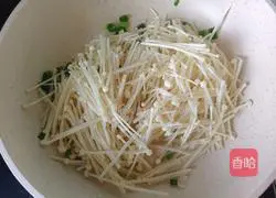 Illustration of making enoki mushrooms with olive oil 7