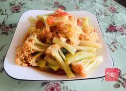 Illustration of how to stir-fry organic cauliflower with tomatoes 8