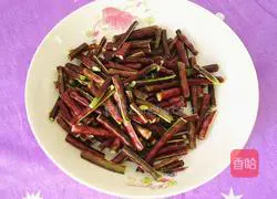 Illustration of how to make fried red cowpeas with potatoes 3