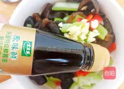 Illustration of how to make cucumber mixed with fungus 8