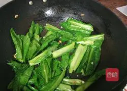 Illustration of how to make garlic and bitter wheat vegetables 4