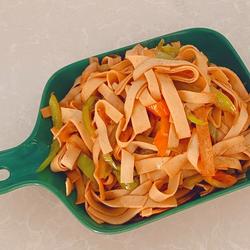 Fried tofu skin with green pepper