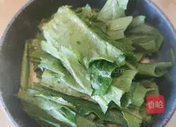Illustration of how to make garlic-fried lettuce 4