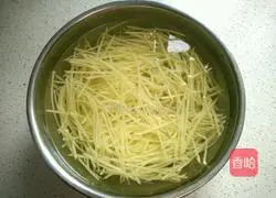 Illustration of how to make spicy potato shreds 4