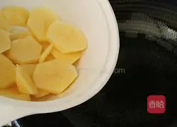 Illustration of how to make fried red cowpeas with potatoes 7