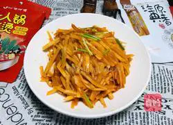 Illustration of how to make Xiabu tomato-flavored stir-fried three shredded silkworms 6