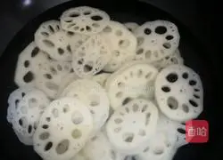 Illustration of how to make garlic and lotus root slices 3