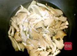 Illustration of how to make soft fried fresh mushrooms 2