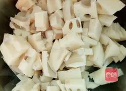 Illustration of how to make spicy diced lotus root 2