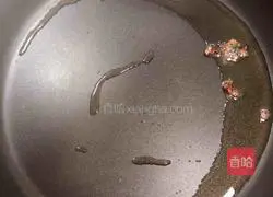 Illustration of how to make celery and lotus root slices with oil 9