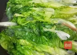 Illustration of how to make lettuce with garlic and oyster sauce 5