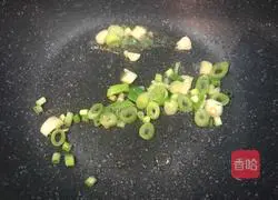 Illustration of how to stir-fry edamame with green pepper 4