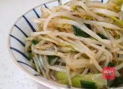 Illustration of how to stir-fry soybean sprouts 6