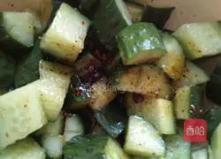 Illustration of how to make spicy pickled cucumbers 9