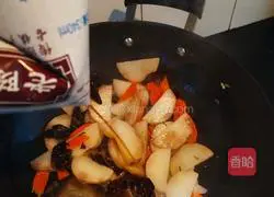 Stir-fried yam and fungus Practice illustration 4