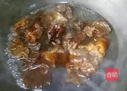 Illustration of how to make cucumber mixed with fungus 5