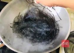 Illustration of how to make spinach with fern root powder 2