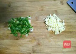 Illustration of how to beat cucumbers with knife 2