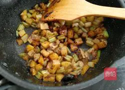 Illustration of how to cook potatoes with olives 10