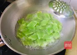 Illustration of how to cook lettuce with sea rice 2