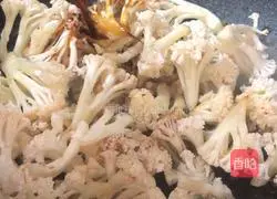 Guangdong - Illustration of Stir-fried Cauliflower 6