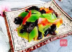 Illustration of how to stir-fry lettuce with black fungus, carrot and lettuce 8