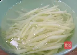 Illustration of how to make green pepper and potato shreds 3